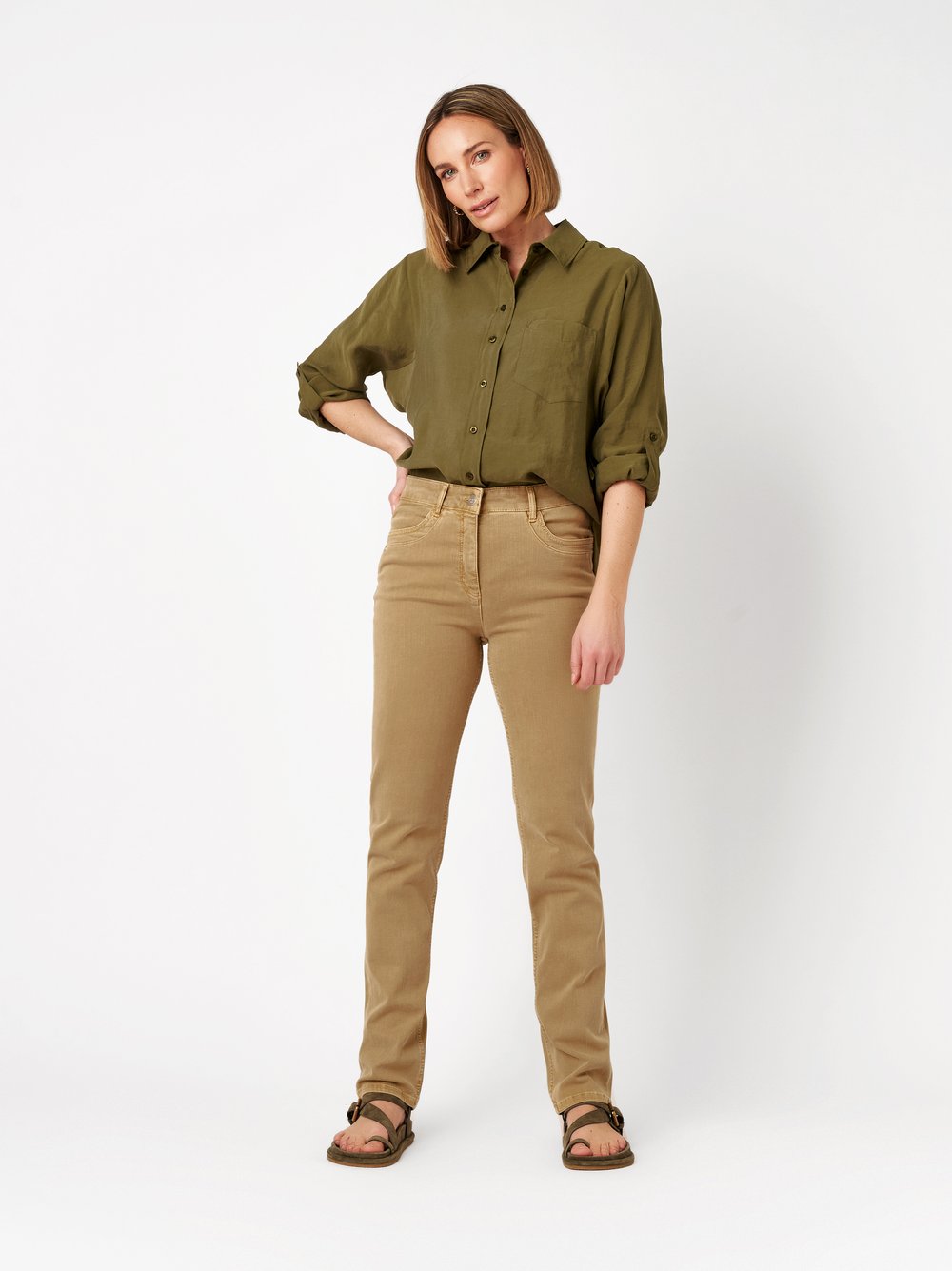 Damenjeans Be Loved in light brown, High Waist Jeans aus Colour Denim, Outfitansicht am Model