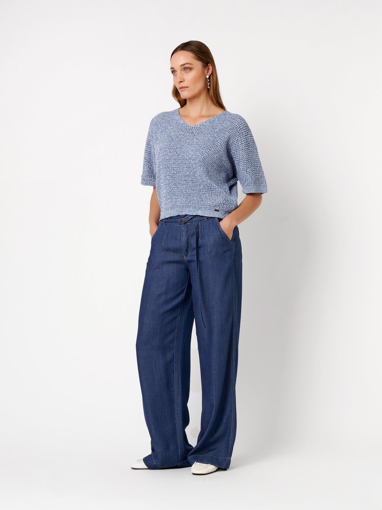 Damenpullover Ginger in blue, Sommerpulli aus Strukturstrick, Outfitansicht am Model