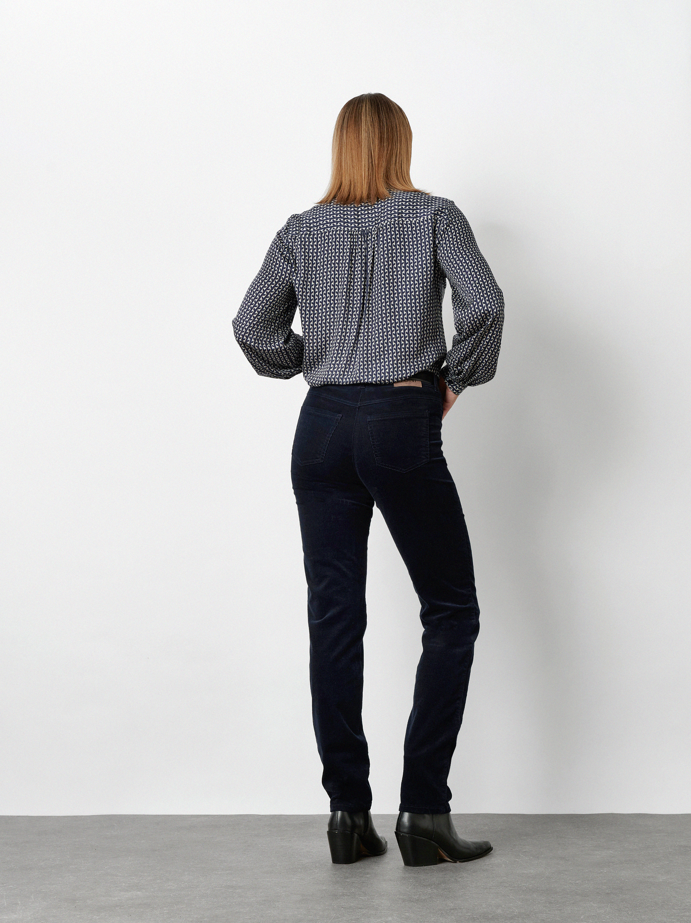 Womens trousers Be Loved in Dark Blue, high-waist corduroy trousers, back view worn by model