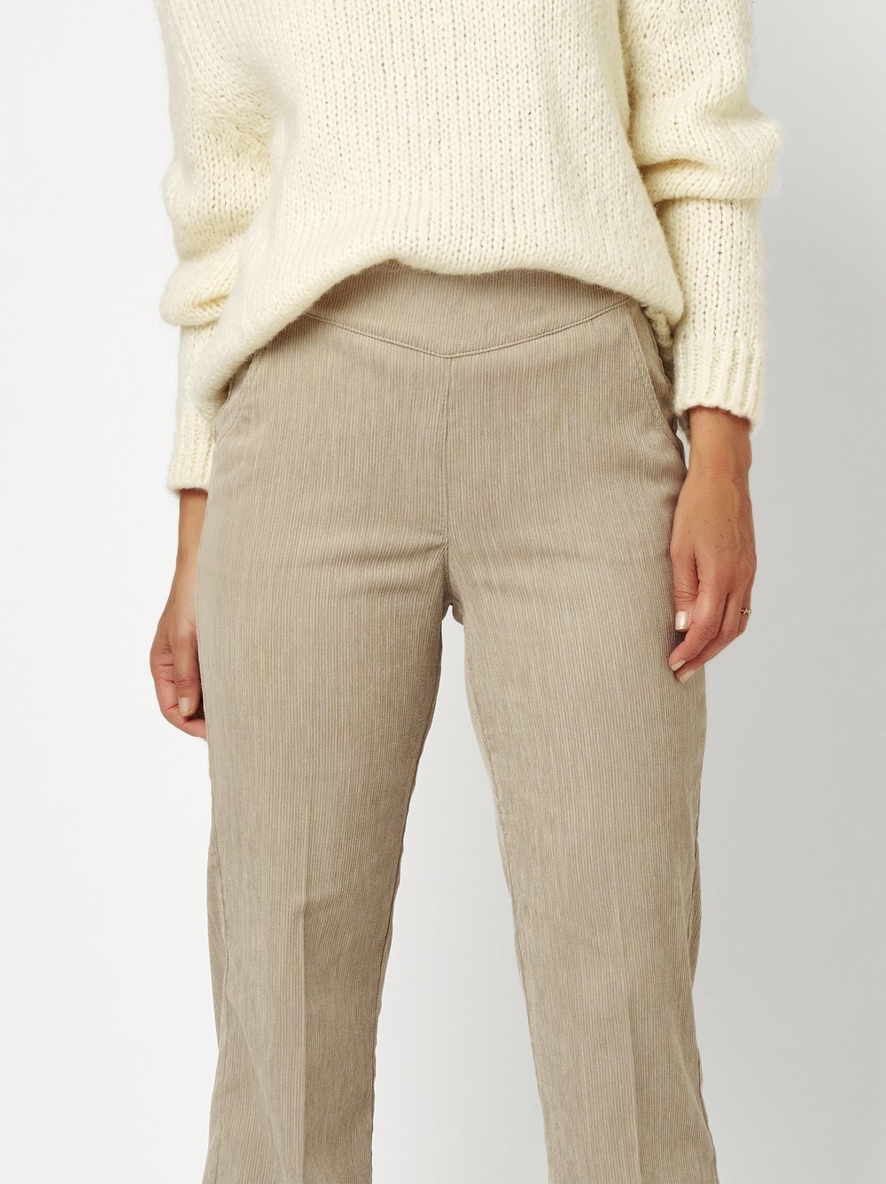 Damenhose Scarlet Wide in Sand, Weite Cordhose, zweite Detailansicht