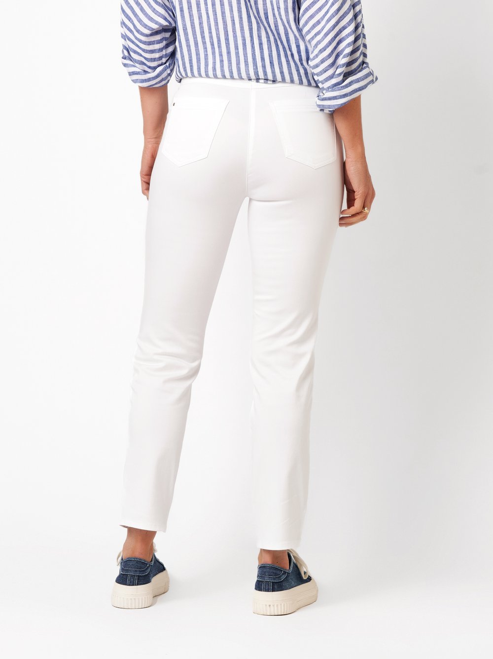 Damenhose Meine beste Freundin 7/8 in white, Sommerliche 7/8-Hose, Rueckansicht am Model getragen