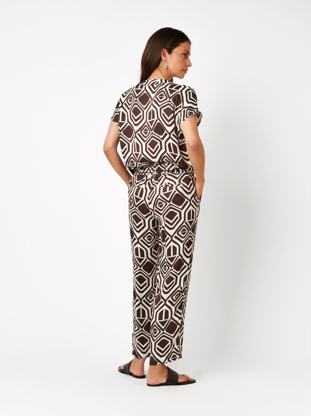 Womens blouse Amba in dark brown / offwhite, bluse top with graphic print, back view worn by model