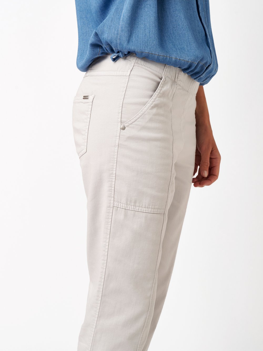 Damenhose Sue 3/4 in light grey, Luftige 3/4-Jogpants mit Teilungsnaehten, Detailansicht