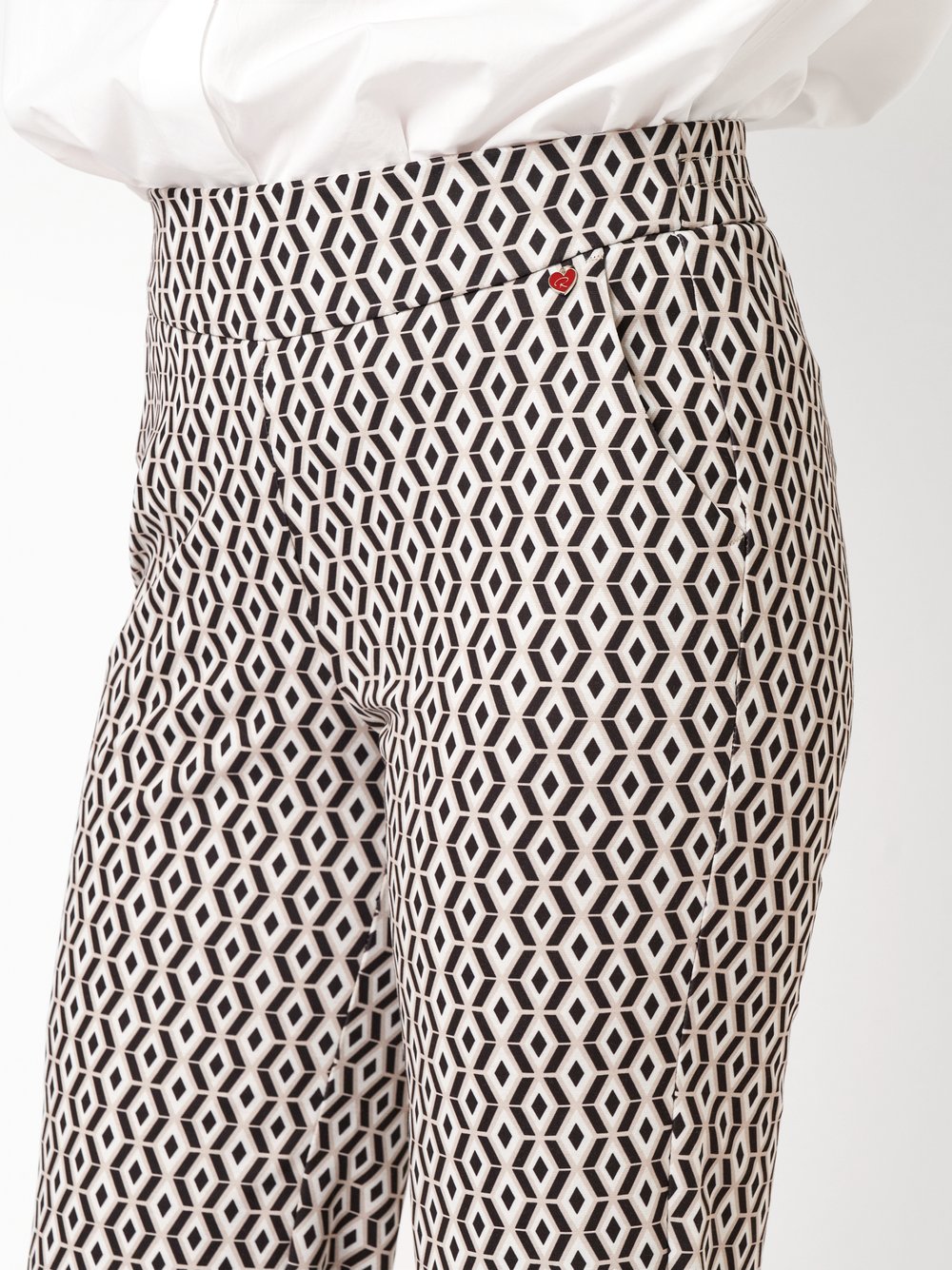 Damenhose Scarlet 3/4 in offwhite / black, Weite 3/4-Hose mit grafischem Muster, Detailansicht