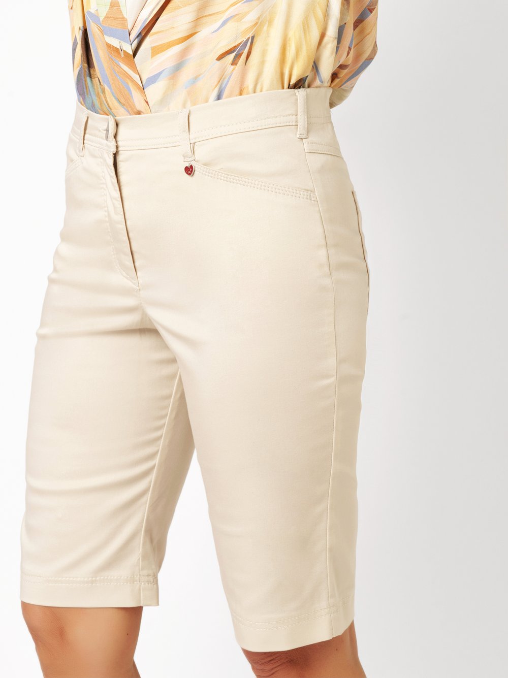 Damenshorts Meine beste Freundin Bermuda in light beige, Sommerliche Bermuda, Detailansicht