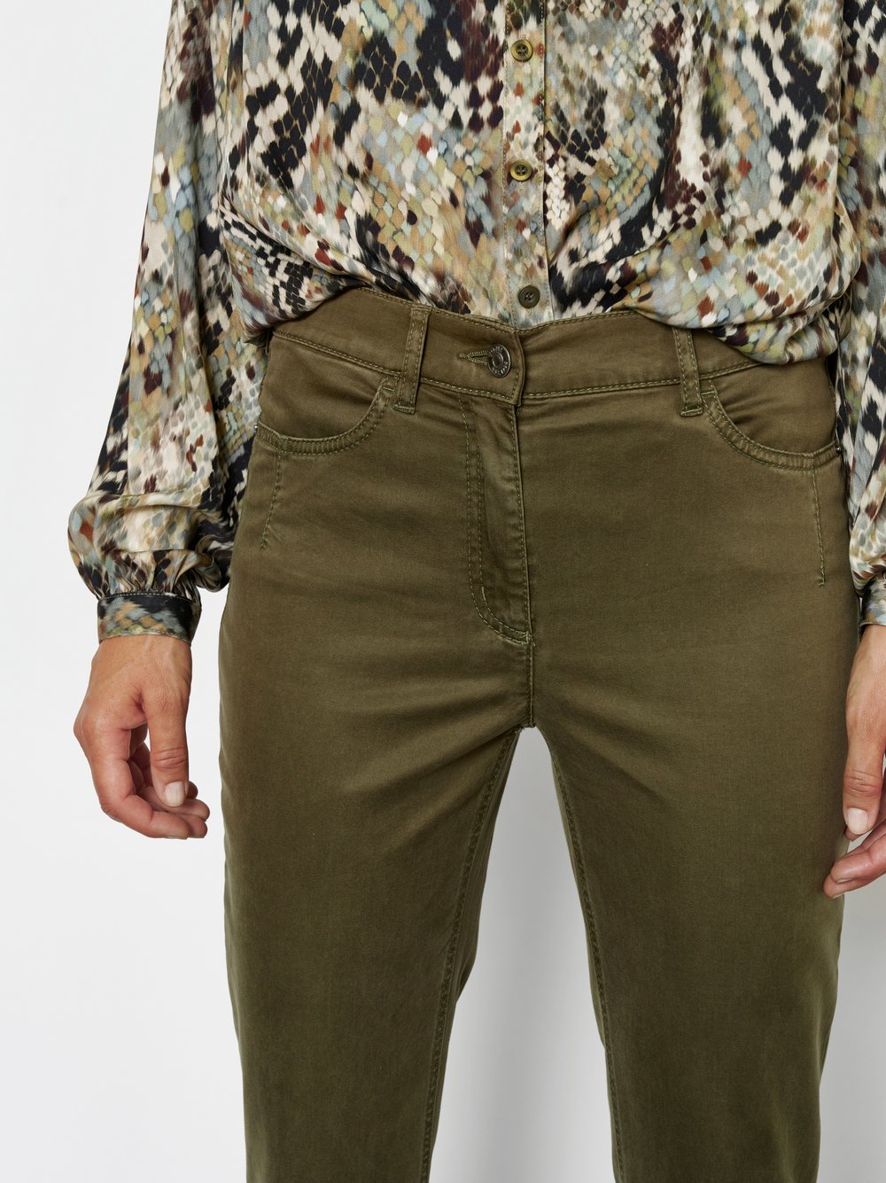 High-Waist Hose aus Baumwollsatin | Style »Be Loved« Oliv