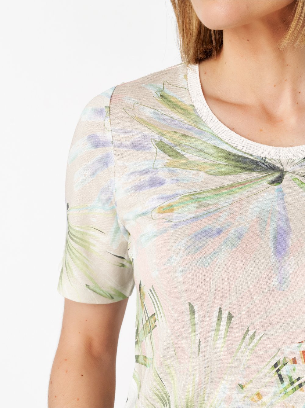 Damenshirt Esra in khaki, Leinenshirt mit tropischem Print, Detailansicht