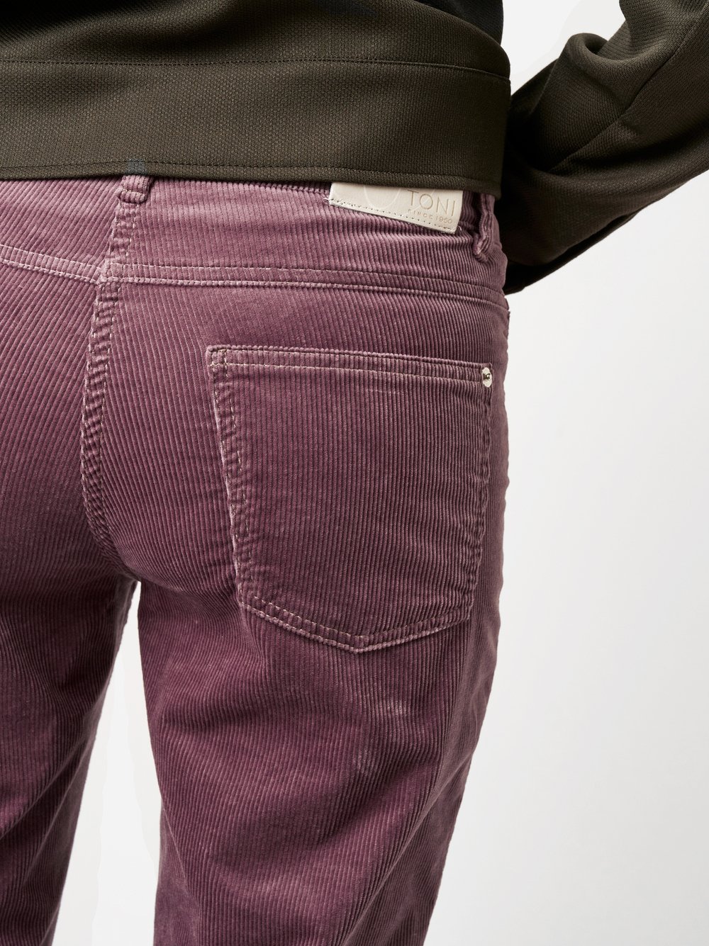 Trousers Ella mauve detail view