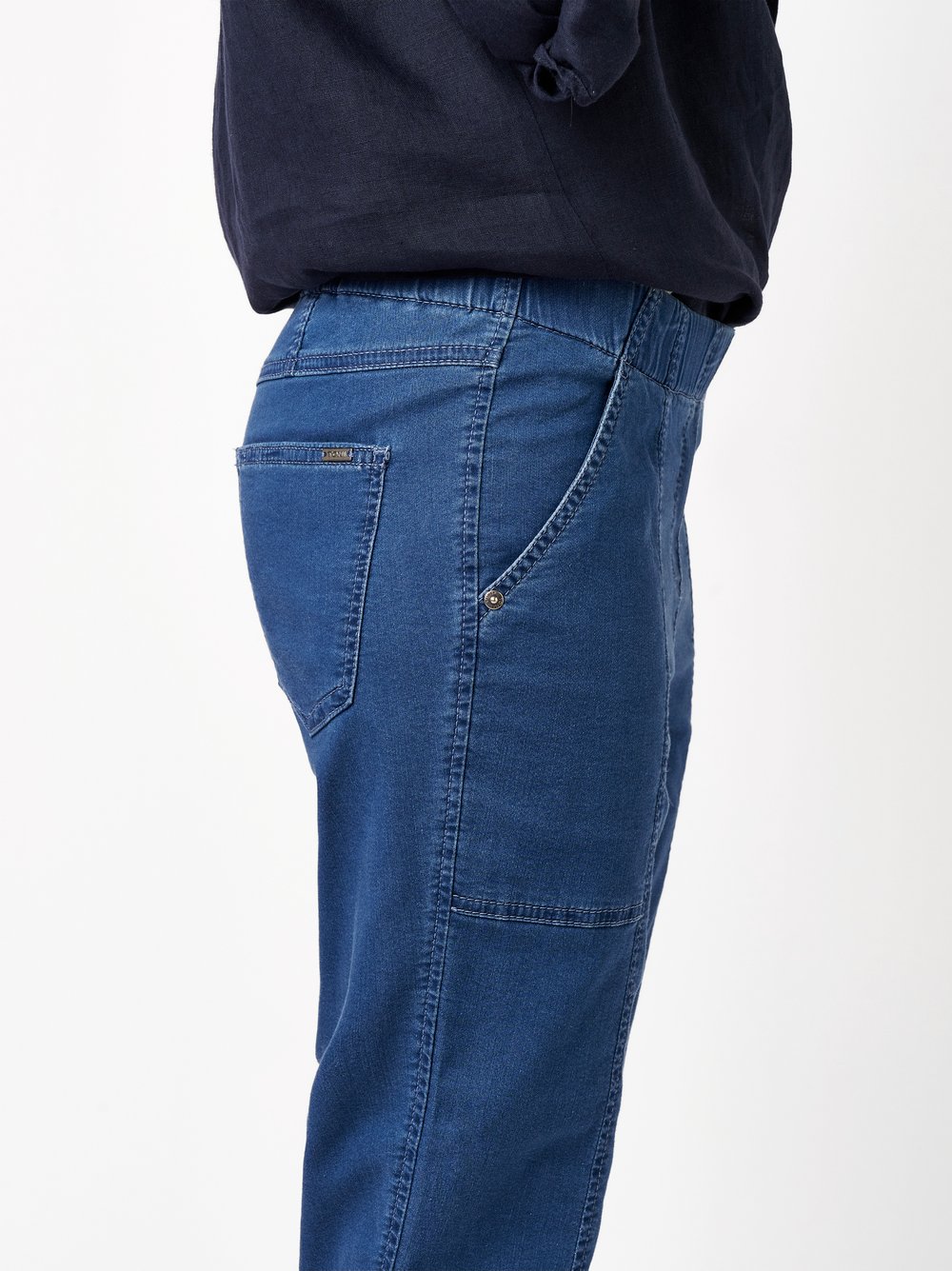 Damenhose Sue 3/4 in mid blue, Luftige 3/4-Jogpants mit Teilungsnaehten, Detailansicht