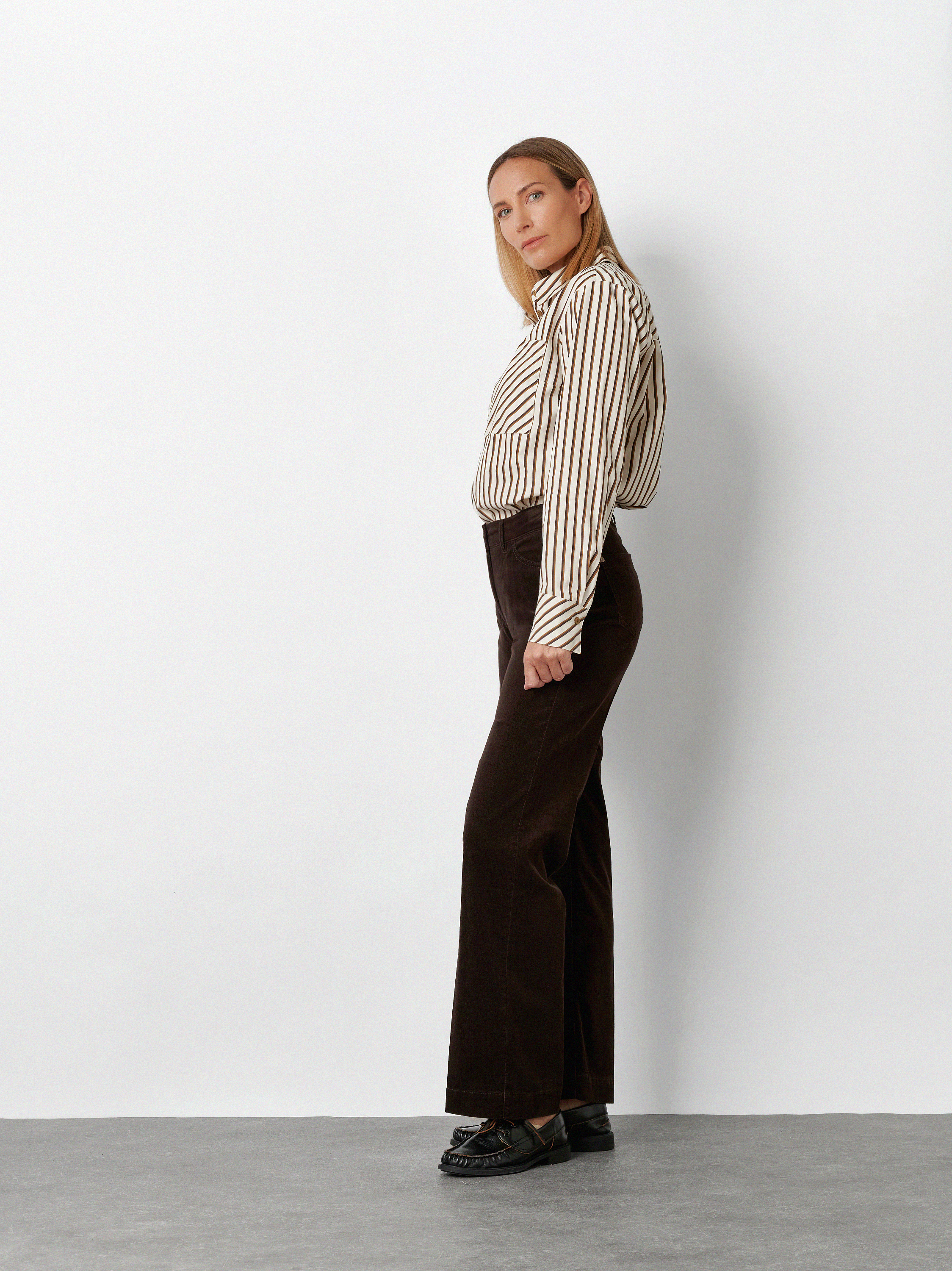 Womens trousers Jenny Wide in Dark Brown, wide-leg corduroy trousers, front view worn by model