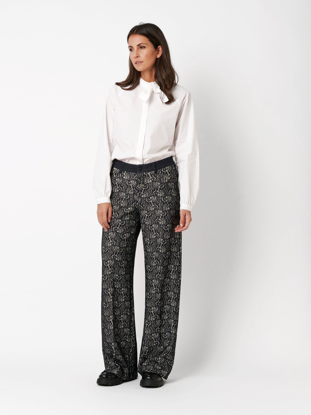 Bluse Bernice white Outfitansicht