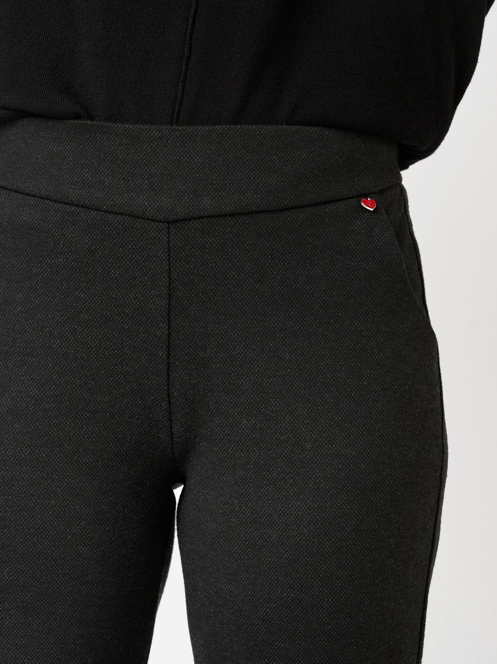Hose Scarlet black Detailansicht Hose Scarlet black Detailansicht