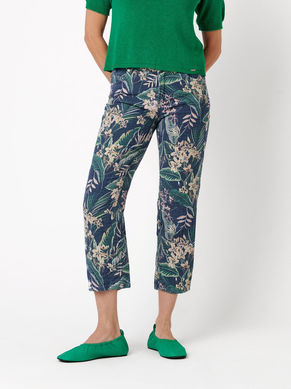 Damenjeans Ella 7/8 in multicolour, 7/8-Jeans mit aus Denim-Jacquard, Frontansicht am Model getragen