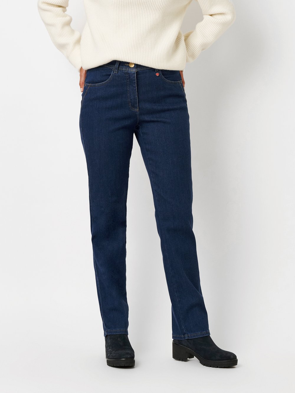 Damenjeans My Beauty in Mid Blue Used, basic-Jeans mit bequemer Oberschenkelweite, Frontansicht am Model getragen
