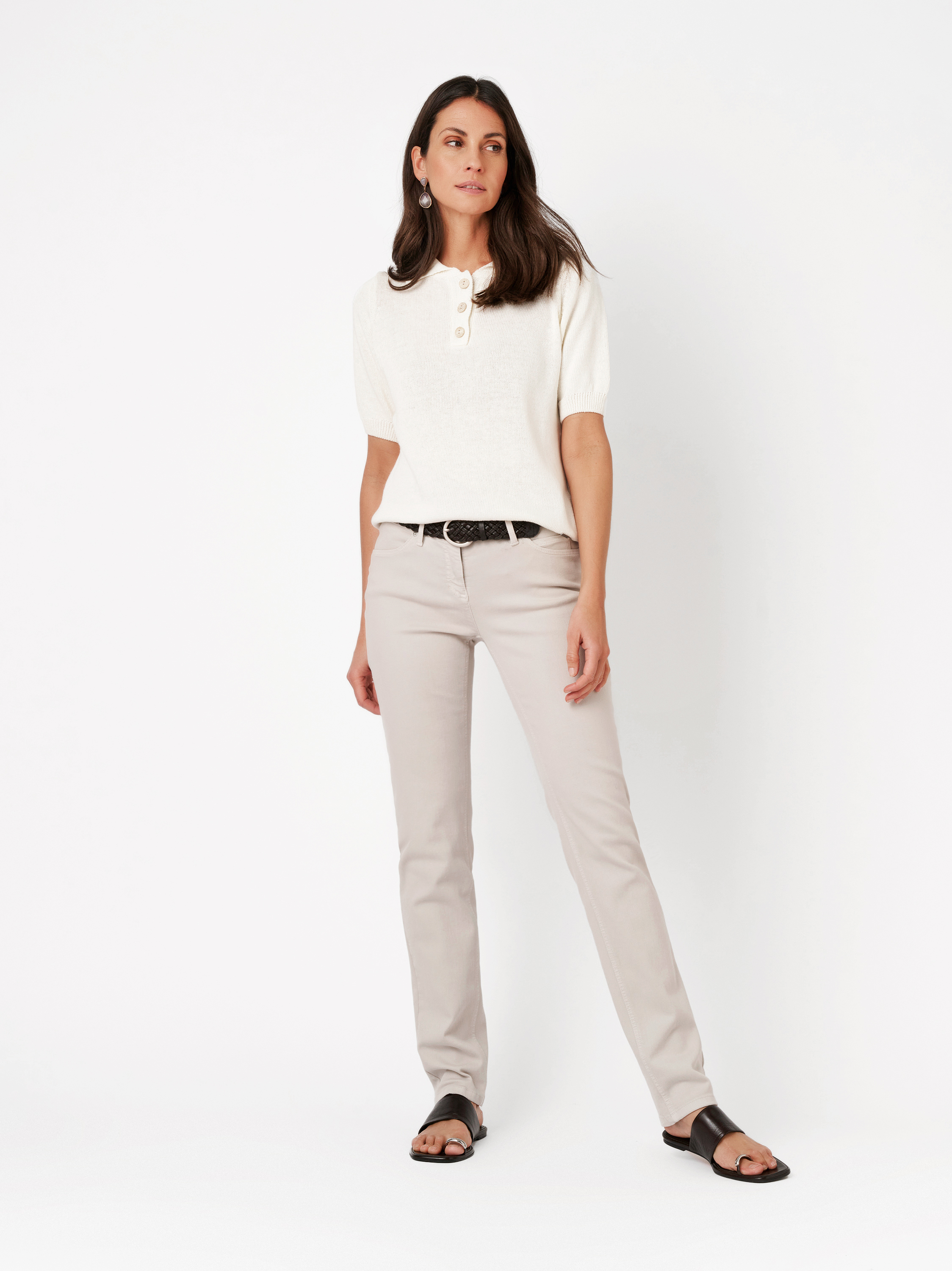 Damenjeans Perfect Shape Slim in light grey, Slim-Fit Jeans aus Colour Denim, Outfitansicht am Model