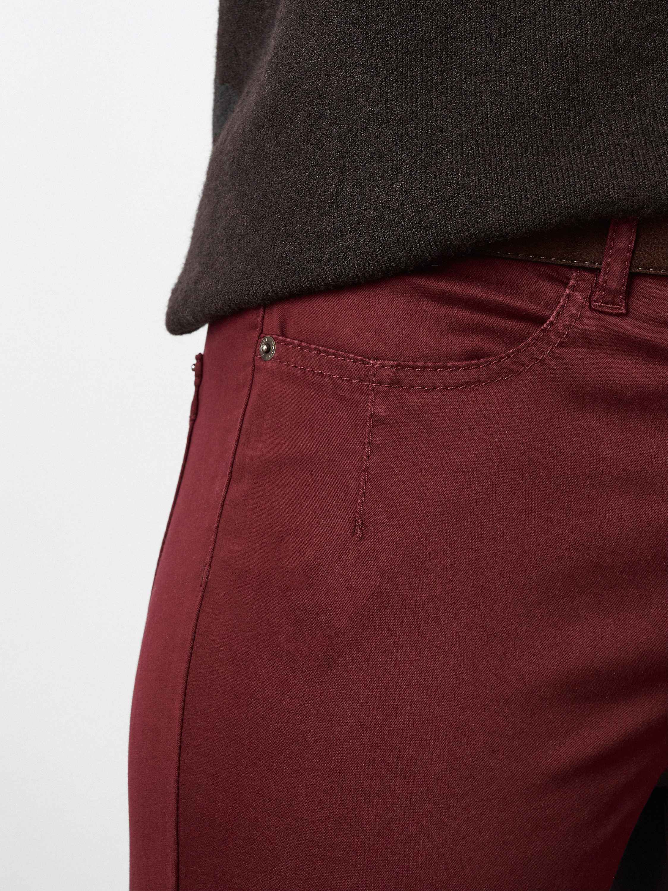 Damenhose Be Loved in Beere, high-Waist Hose aus Baumwollsatin, Detailansicht