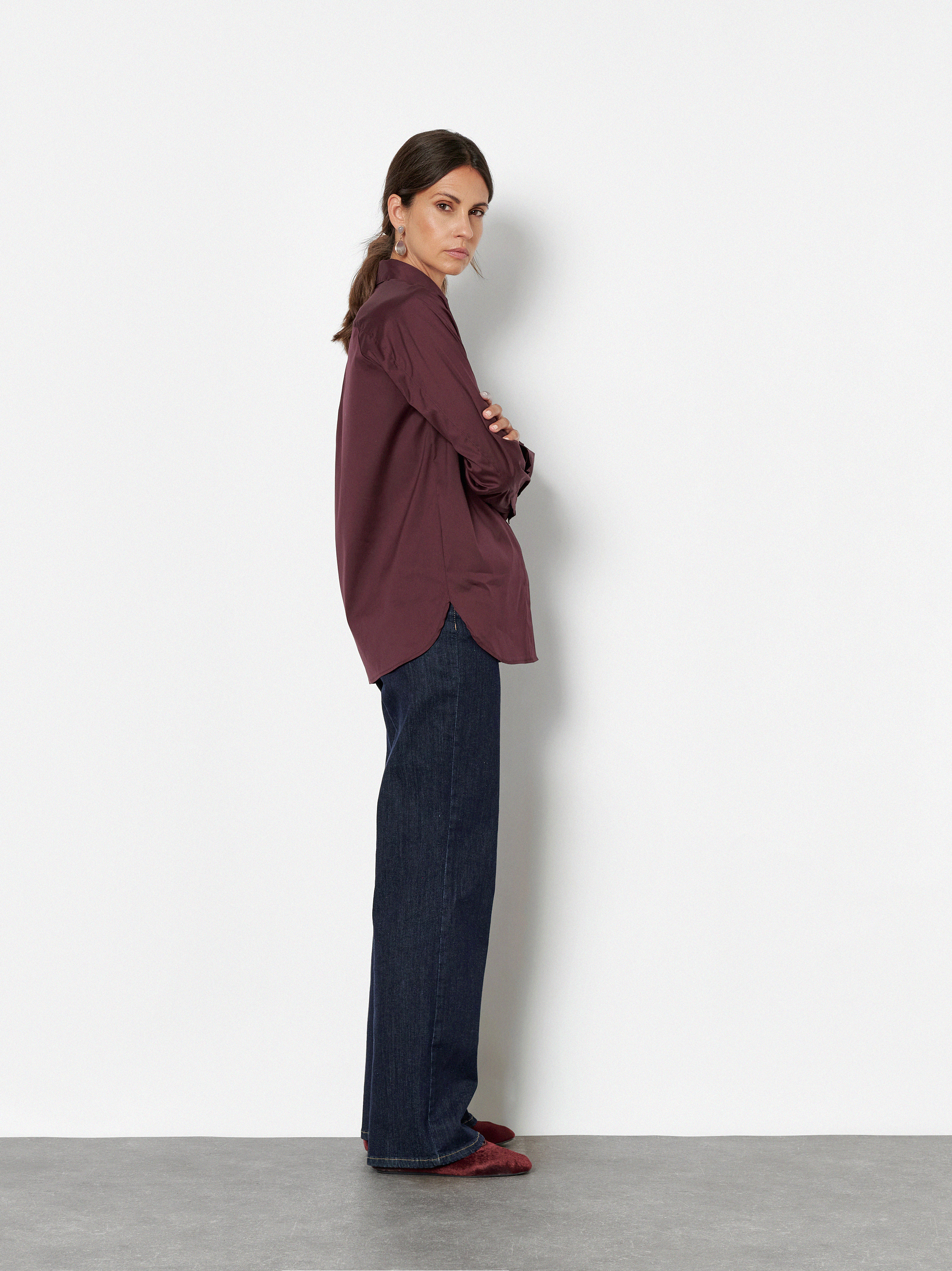 Damenjeans Liv Wide in Rinsed Blue, wide-Leg Jeans, Frontansicht am Model getragen