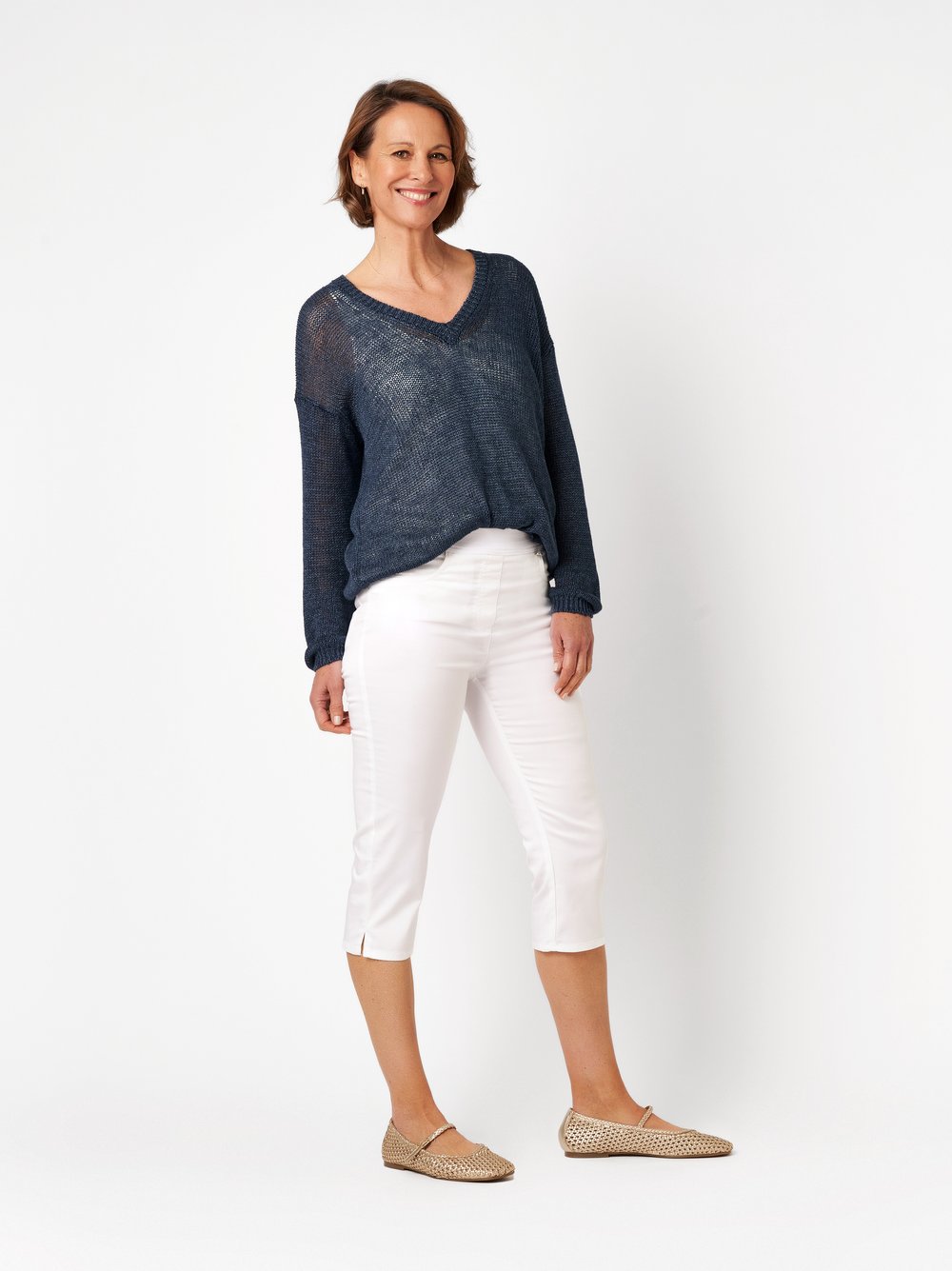 Womens trousers My Darling Capri in white, summery capri pants, outfit view worn by model