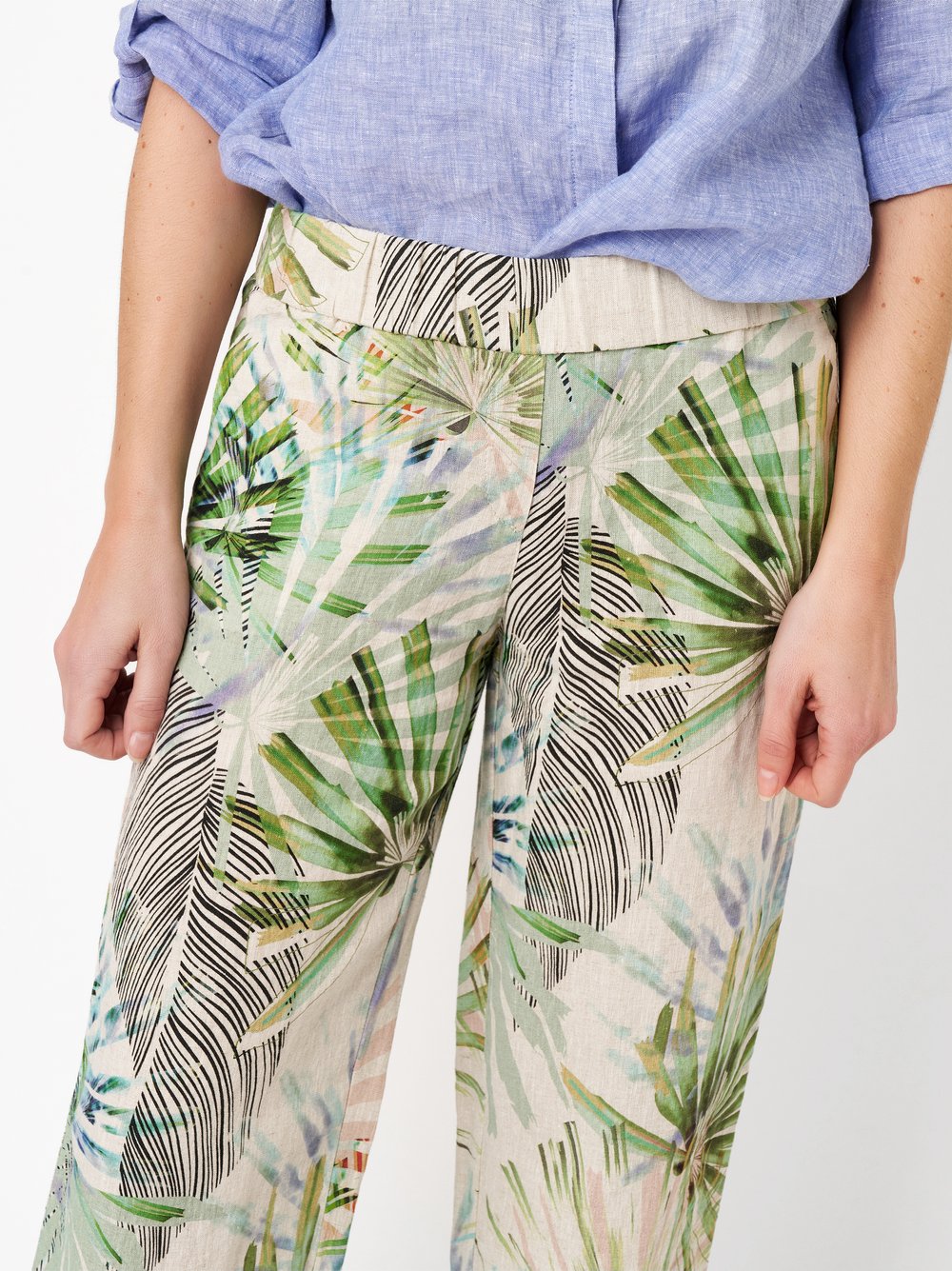 Damenhose Pia Wide in multicolour green, Weite Leinenhose mit tropischem Print, Detailansicht