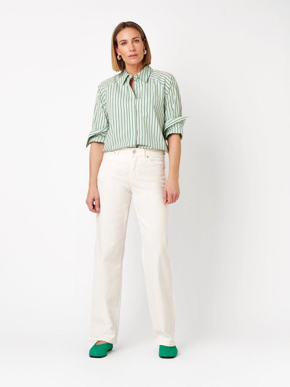 Damenjeans Liv Wide in offwhite, Wide Leg Jeans, Frontansicht am Model getragen