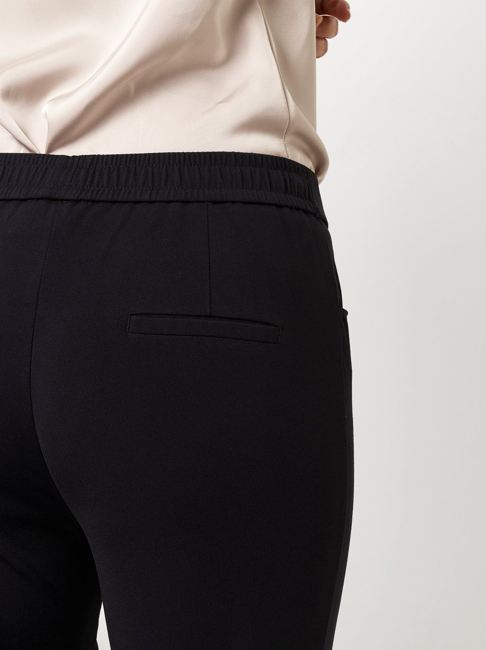 Trousers Scarlet navy detail view