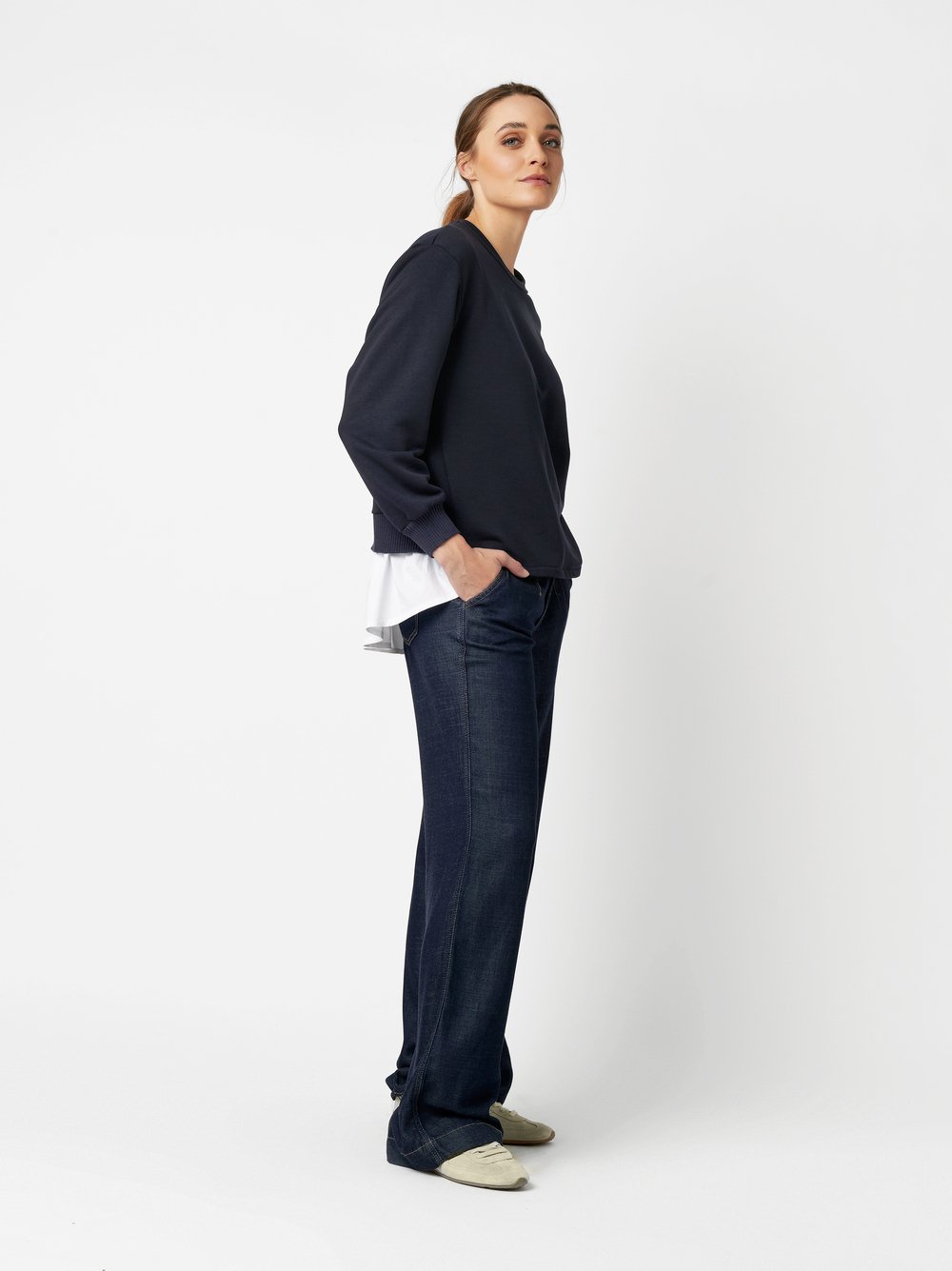 Sweater Esme dark blue outfit view Sweater Esme dark blue outfit view