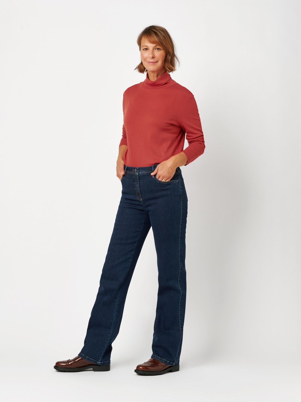 Damenjeans Meine beste Freundin in Dark Blue, straight-Fit Jeans, Outfitansicht am Model