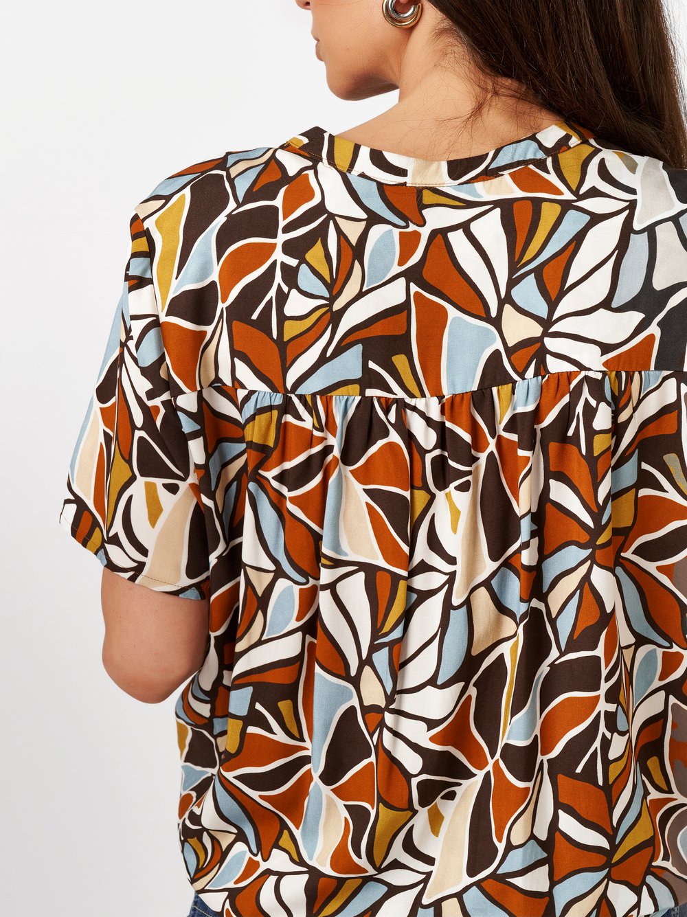 Womens blouse Bella in multicolour, short-sleeve blouse with an art-inspired floral pr, detail view