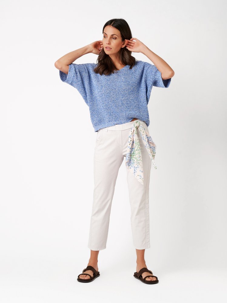 Damenhose Sue 7/8 in light grey, luftige 7/8-Jogpants, Outfitansicht am Model