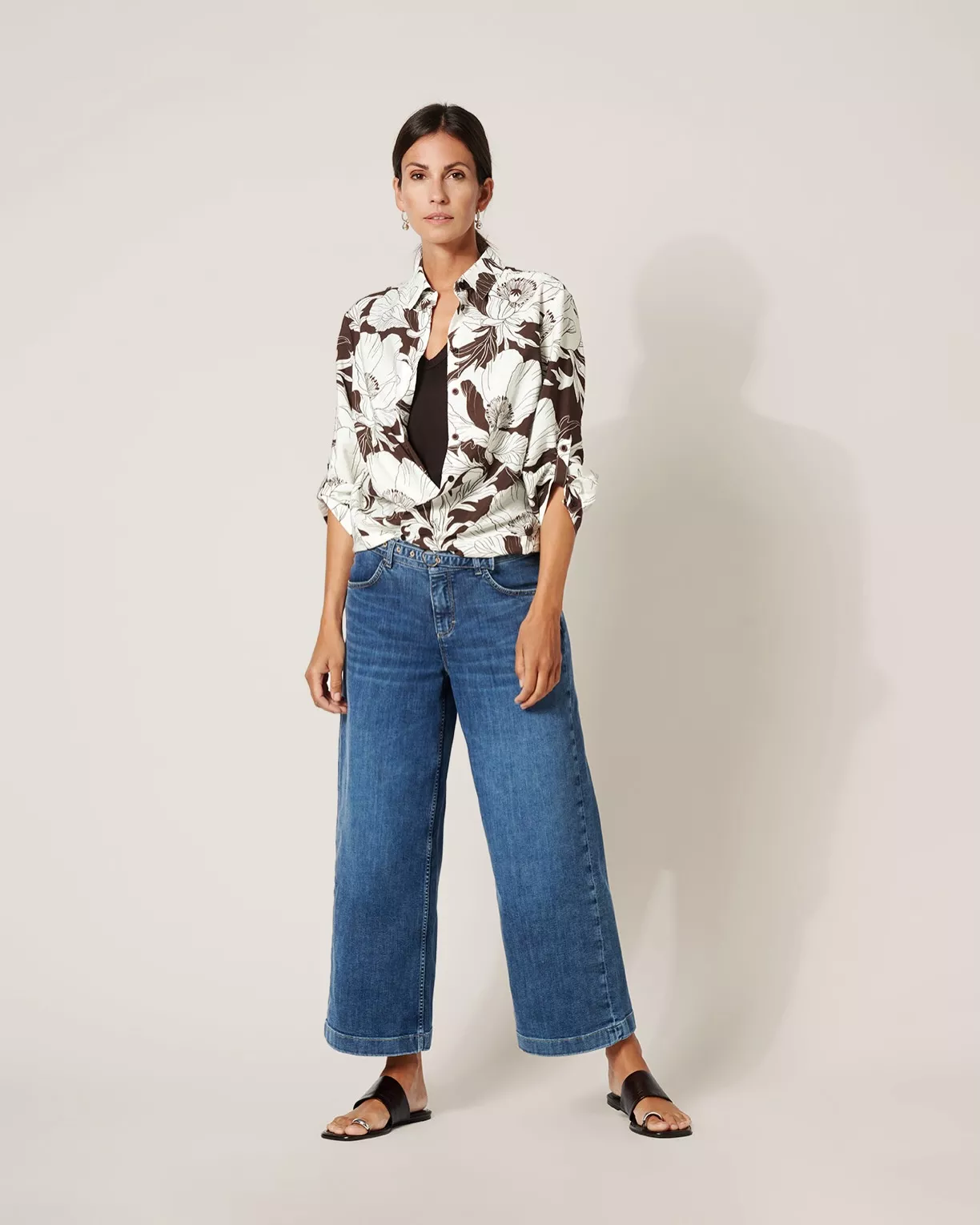Braun zeigt sich diesen Sommer überraschend leicht und facettenreich. Wie kombinierst du die Trendfarbe am liebsten?
 
#TONIFashion #BrownMood