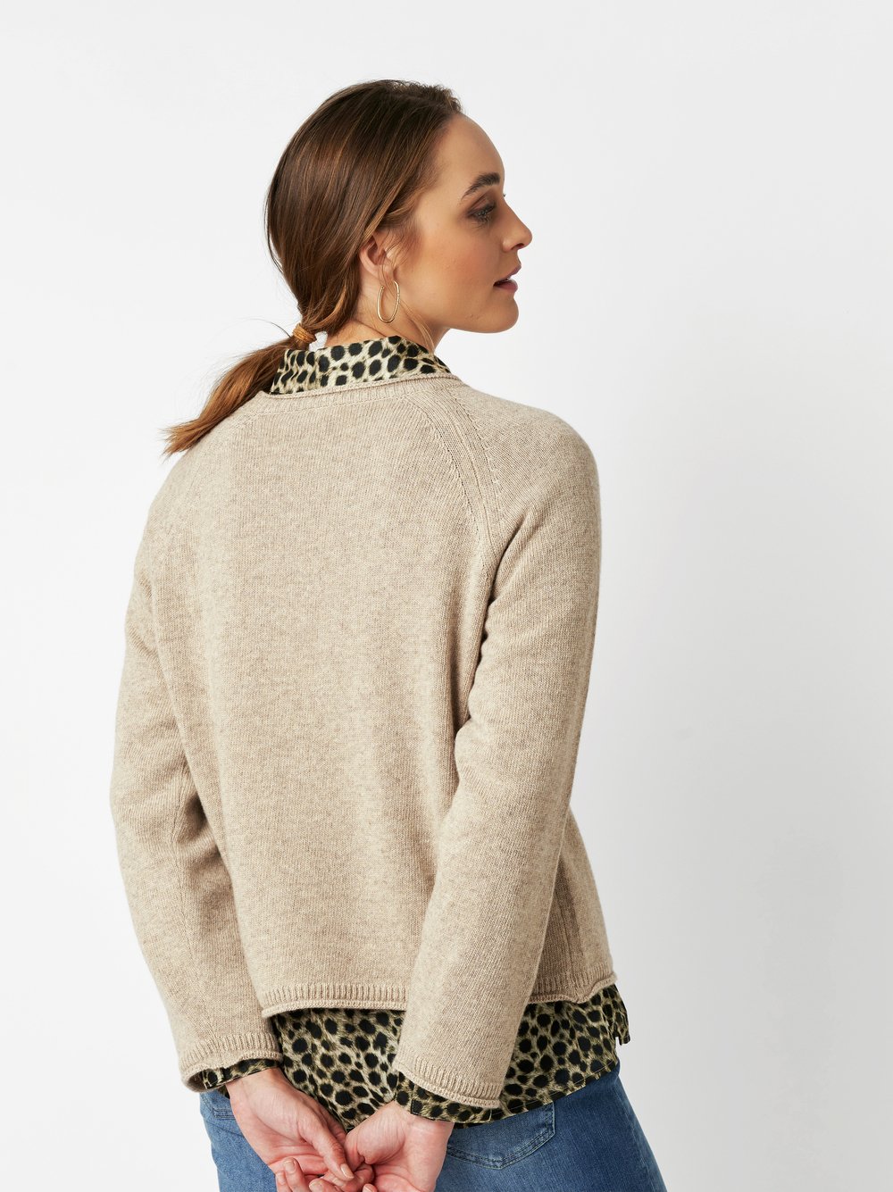 Pullover Gaia beige Rueckansicht Pullover Gaia beige Rueckansicht