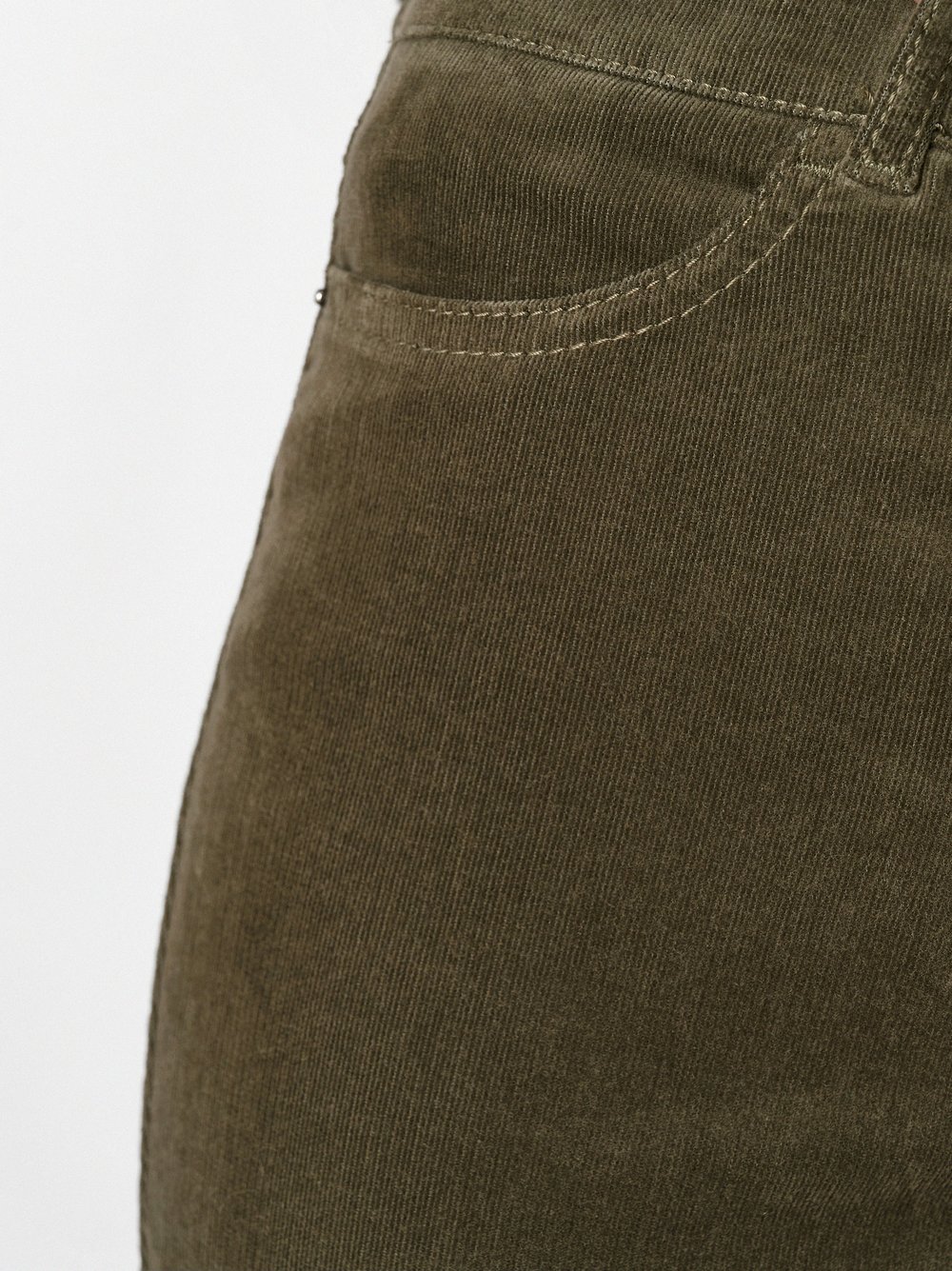 Womens trousers Be Loved in Olive, high-waist corduroy trousers, detail view