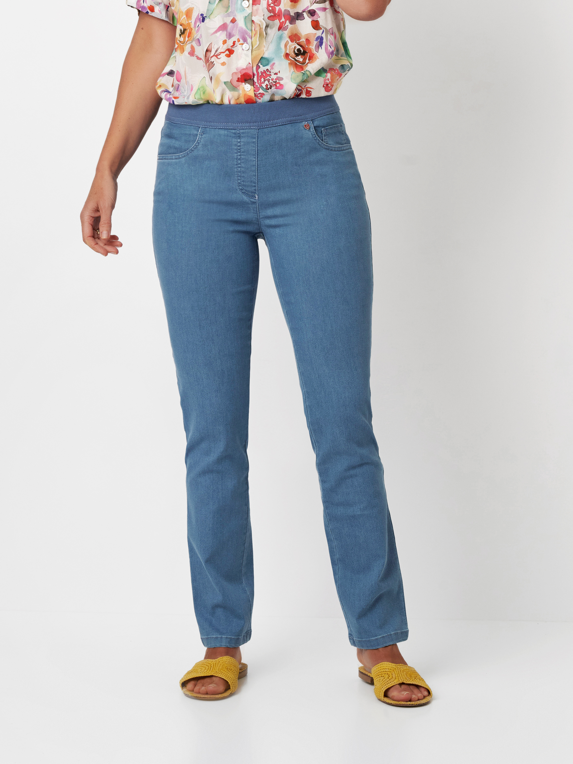 Damenhose My Darling Slim in light blue, 5-Pocket mit Jerseybund, Outfitansicht am Model