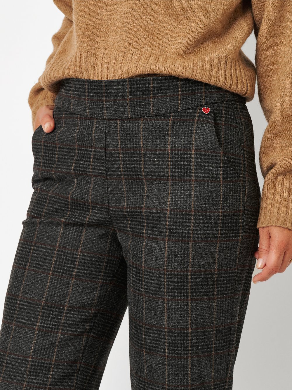 Damenhose Scarlet Wide in Anthrazit, Weite Karohose, Detailansicht
