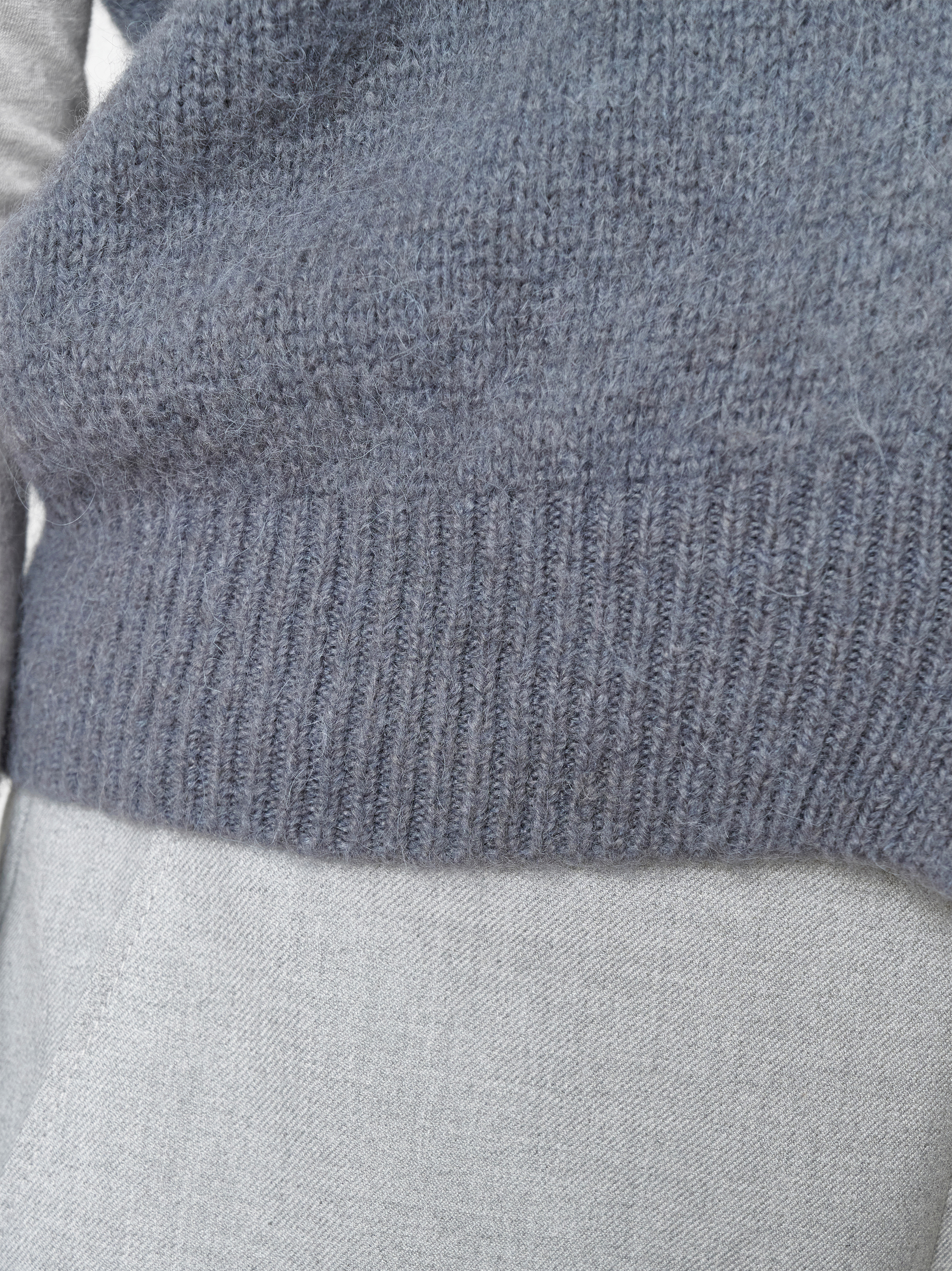 Damenweste Ilona in Grau, Strickweste im Boxy-Cut, zweite Detailansicht