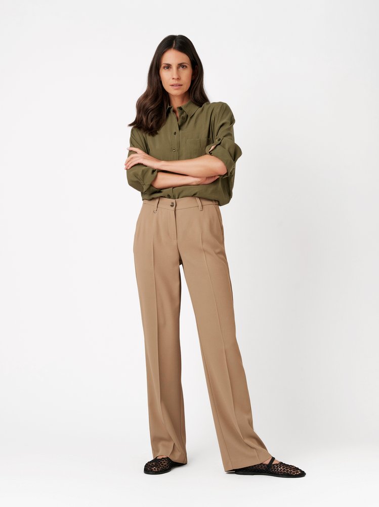 Womens trousers Luisa Wide in brown, wide-leg trousers made of twill, front view worn by model