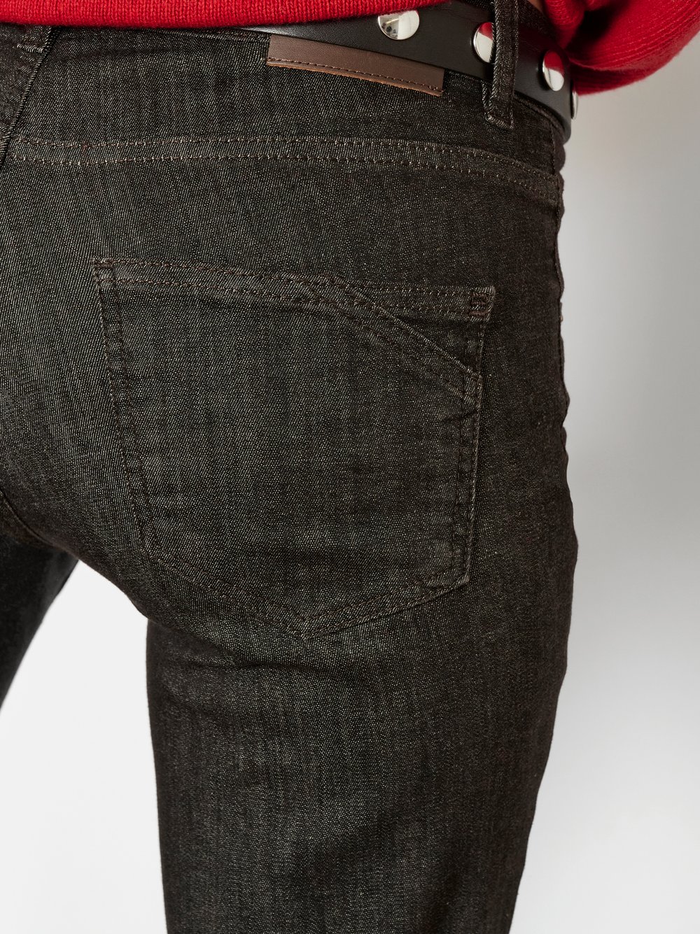 Damenjeans Liv in Dunkelbraun, straight-Fit Jeans aus Colour Denim, Detailansicht