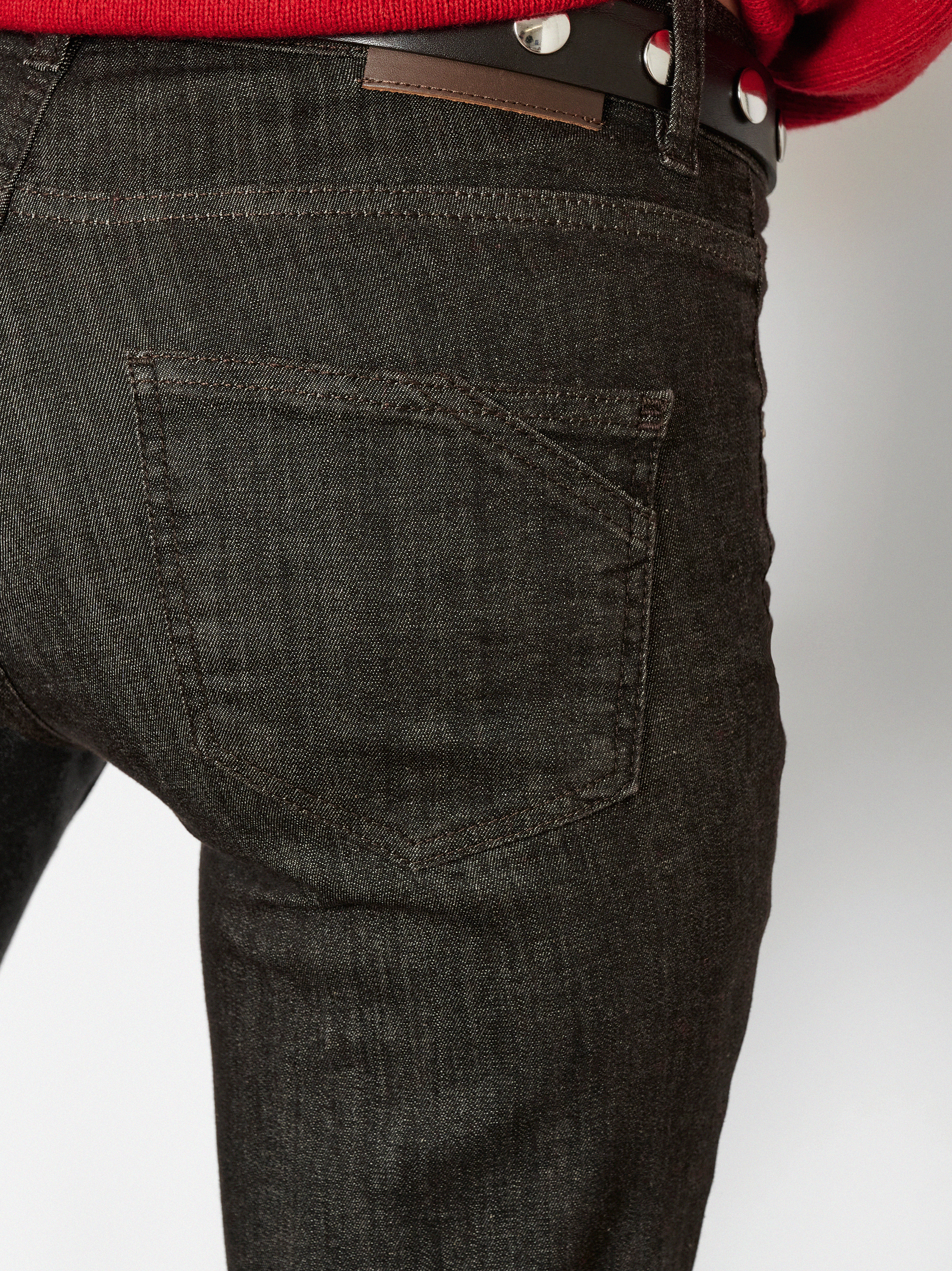 Damenjeans Liv in Dunkelbraun, straight-Fit Jeans aus Colour Denim, Detailansicht