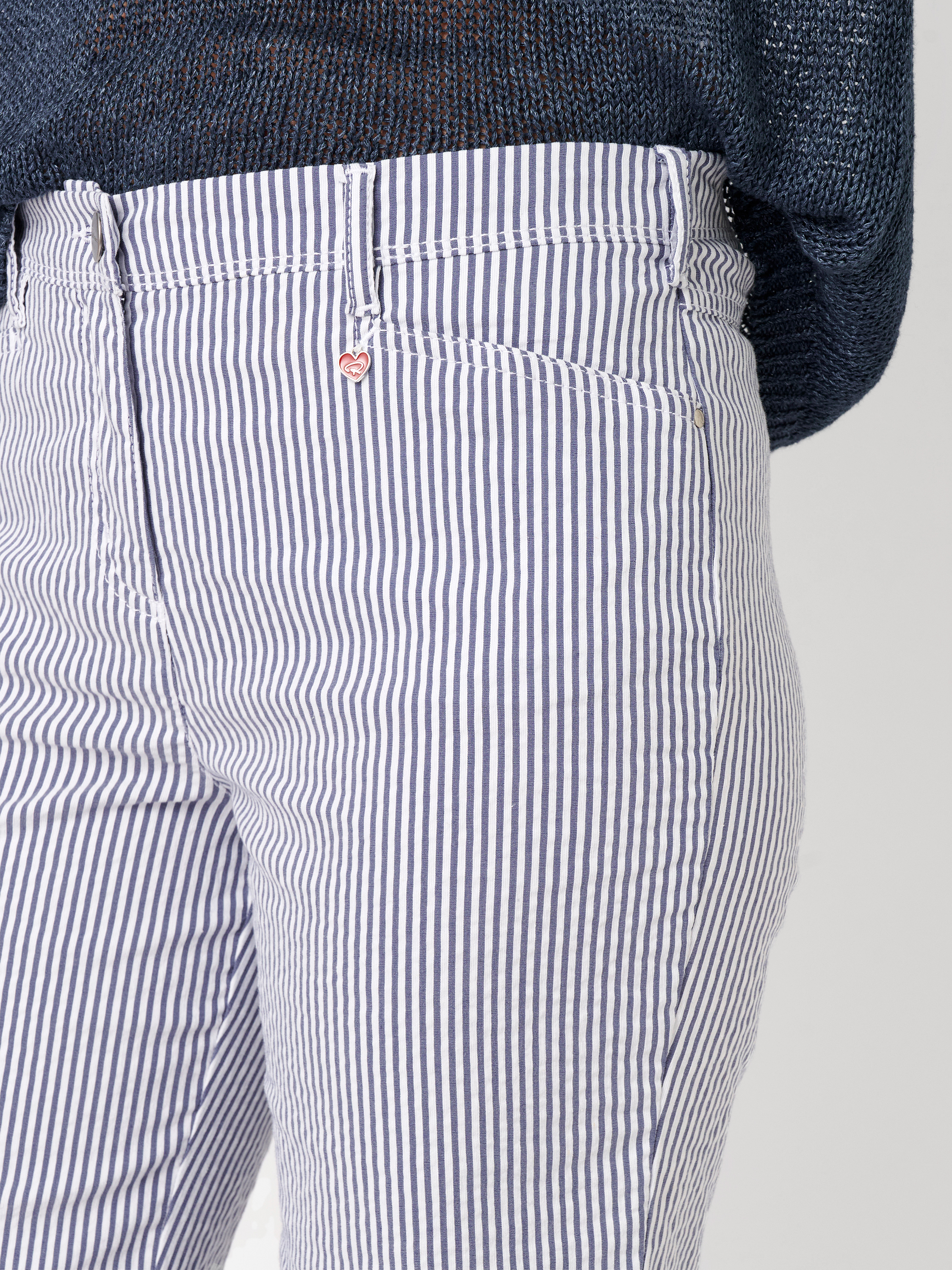 Womens shorts Meine beste Freundin Bermuda in blue / white, striped bermuda shorts made of airy seersucker, detail view