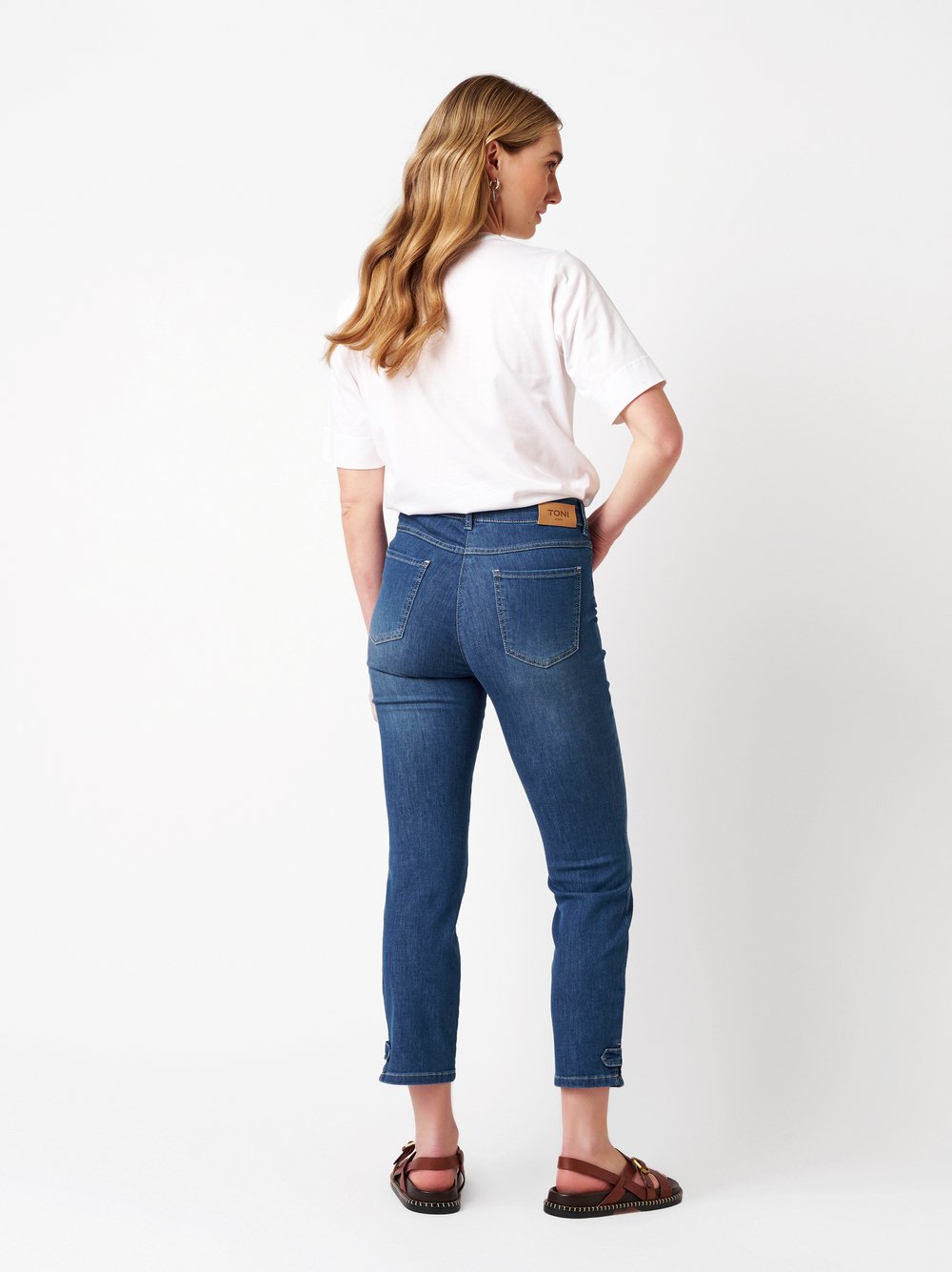 Damenjeans Be Loved 7/8 in blue, 7/8-Jeans aus Sommerdenim, Rueckansicht am Model getragen