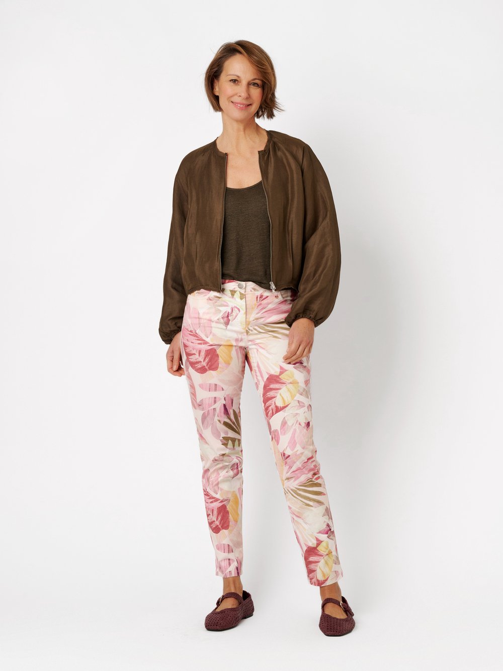 Damenhose Meine beste Freundin 7/8 in multicolour rose, 7/8-Hose mit Flowerprint, Outfitansicht am Model