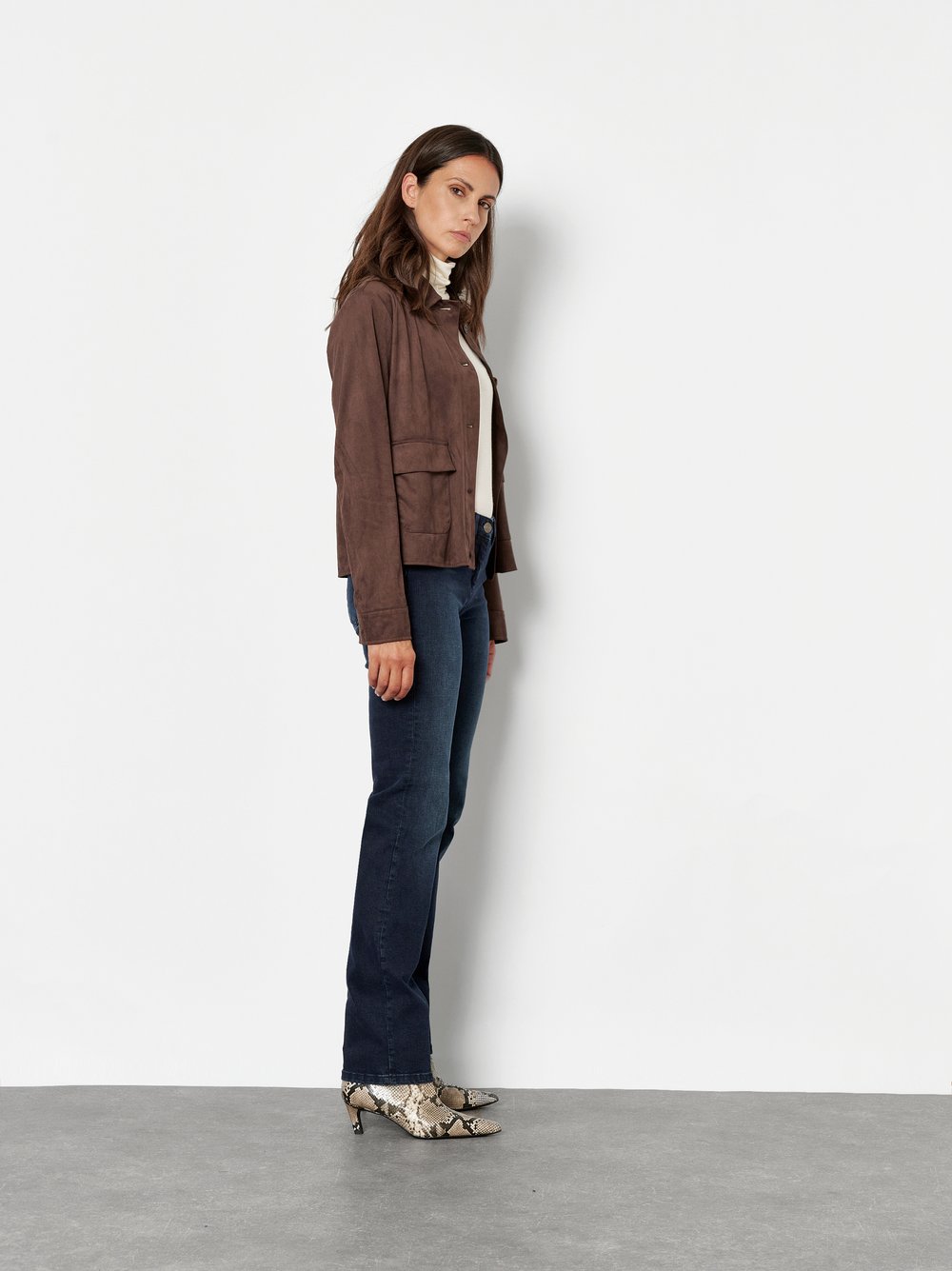 Damenjeans Perfect Shape in Dark Blue, regular-Fit Jeans mit Shapingeffekt, Frontansicht am Model getragen
