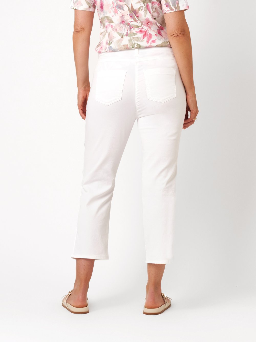 Womens trousers Meine beste Freundin 3/4 in white, cropped trousers with welt pockets, back view worn by model