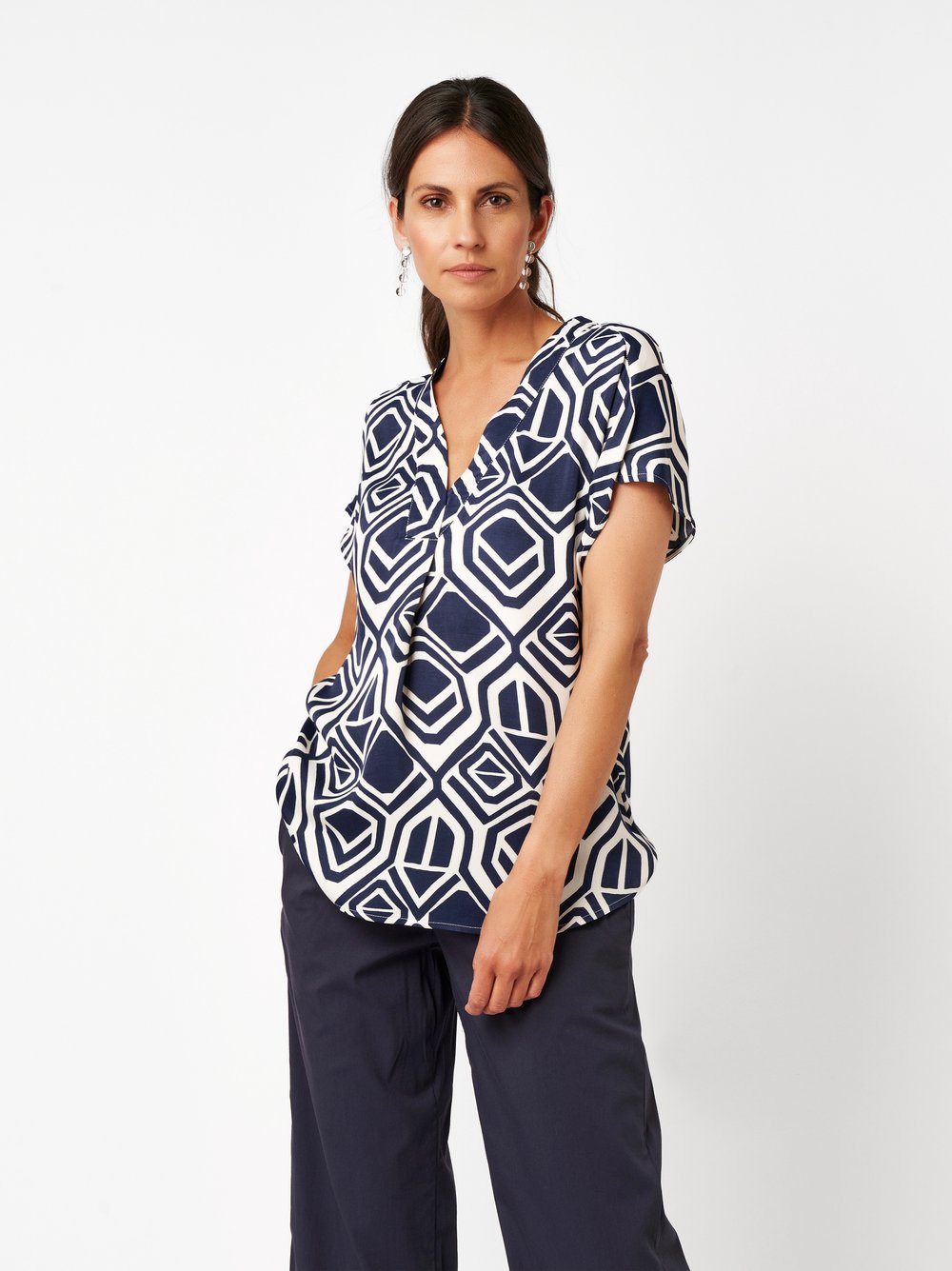 Womens blouse Amba in dark blue / offwhite, bluse top with graphic print, front view worn by model