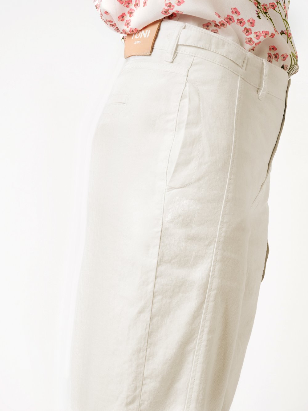 Damenjeans Liv Barrel in offwhite, Luftige Barrel-Fit Hose mit Schnallen, Detailansicht