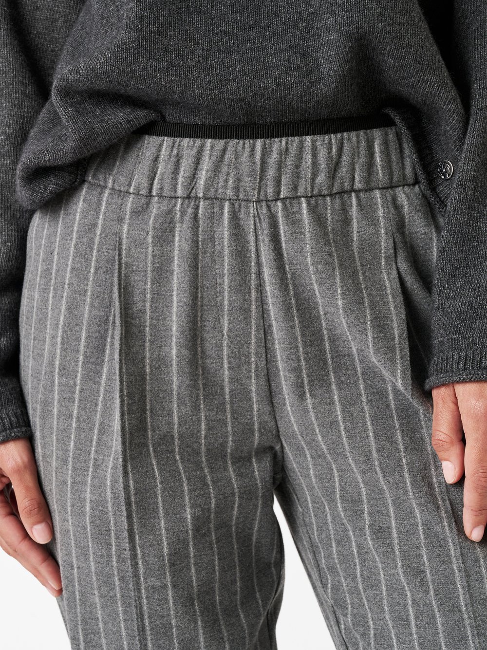 Trousers Sue grey detail view