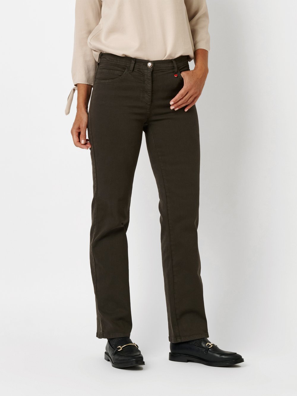 Damenjeans Meine beste Freundin in Dunkelbraun, straight-Fit Jeans, Frontansicht am Model getragen