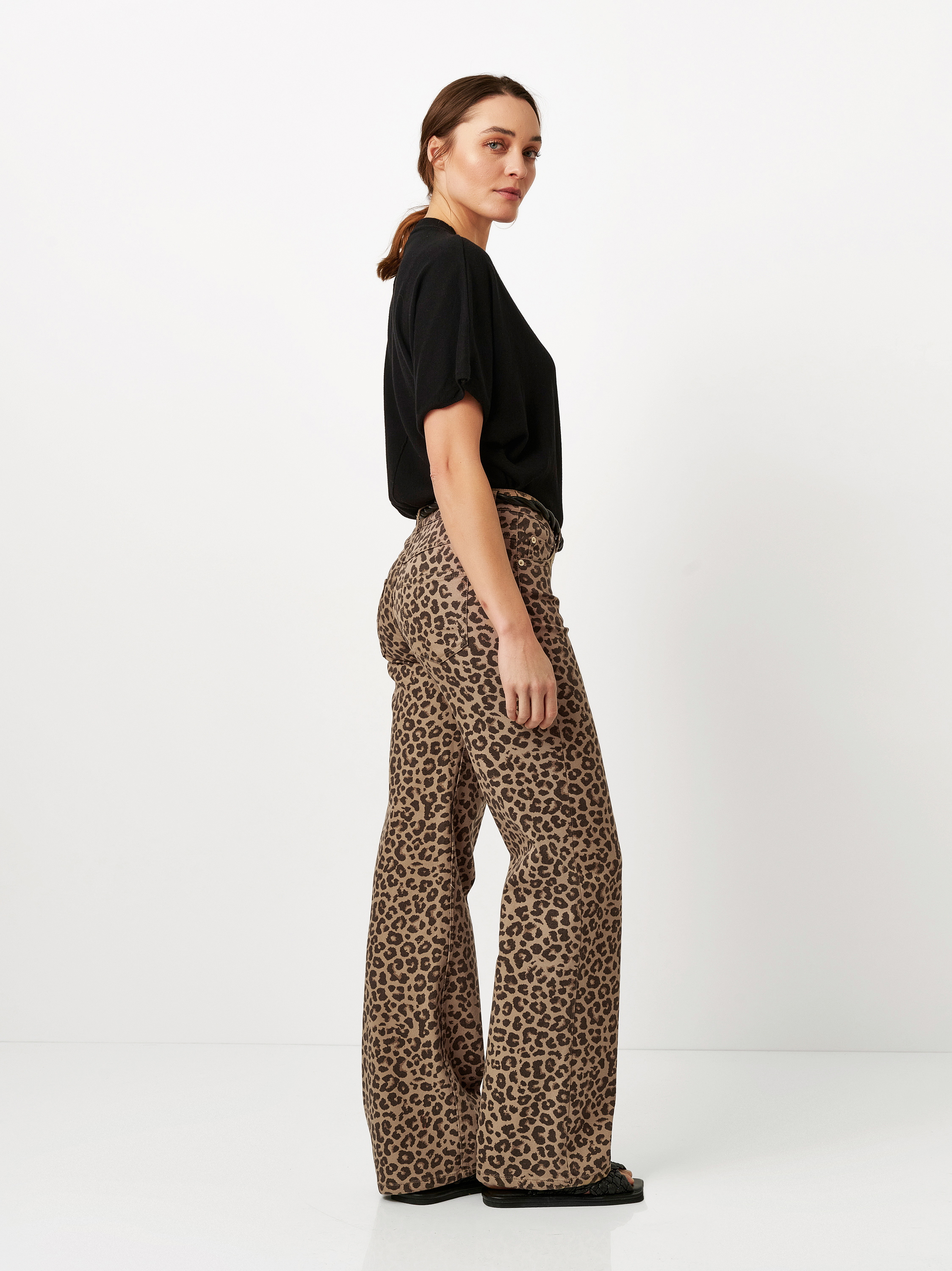 Jeans Ella brown Outfitansicht Jeans Ella brown Outfitansicht