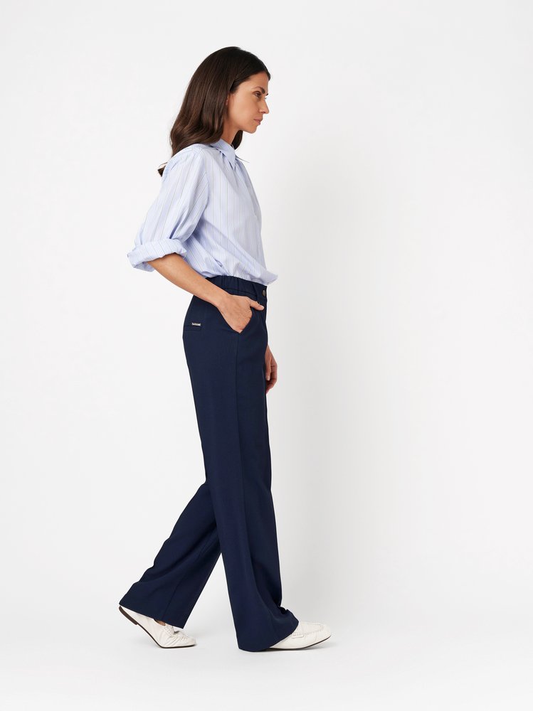 Womens trousers Luisa Wide in dark blue, wide-leg trousers made of twill, outfit view worn by model