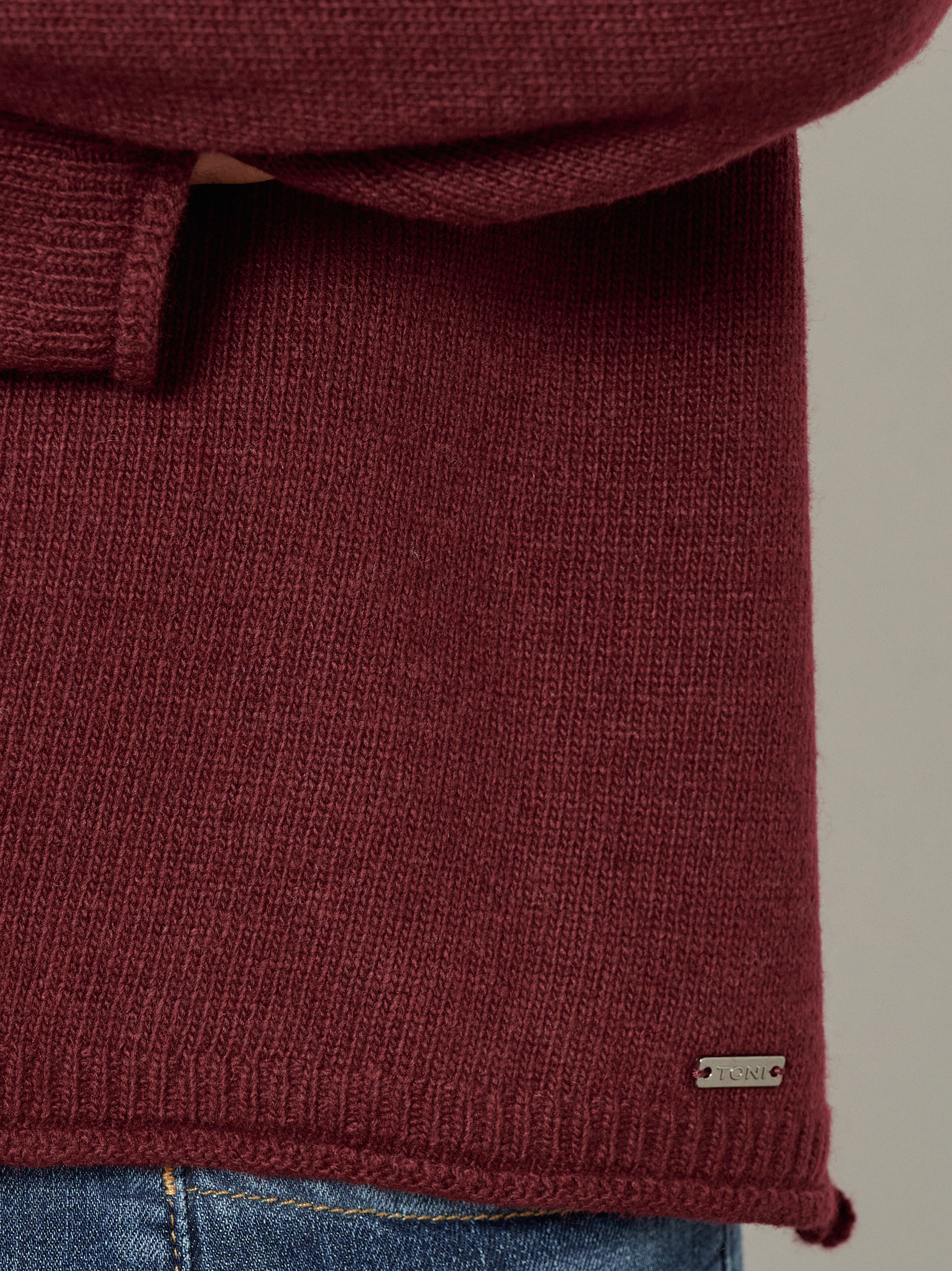 Damenstrickjacke Holy in Bordeaux, Feinstrickcardigan mit Kaschmir, zweite Detailansicht